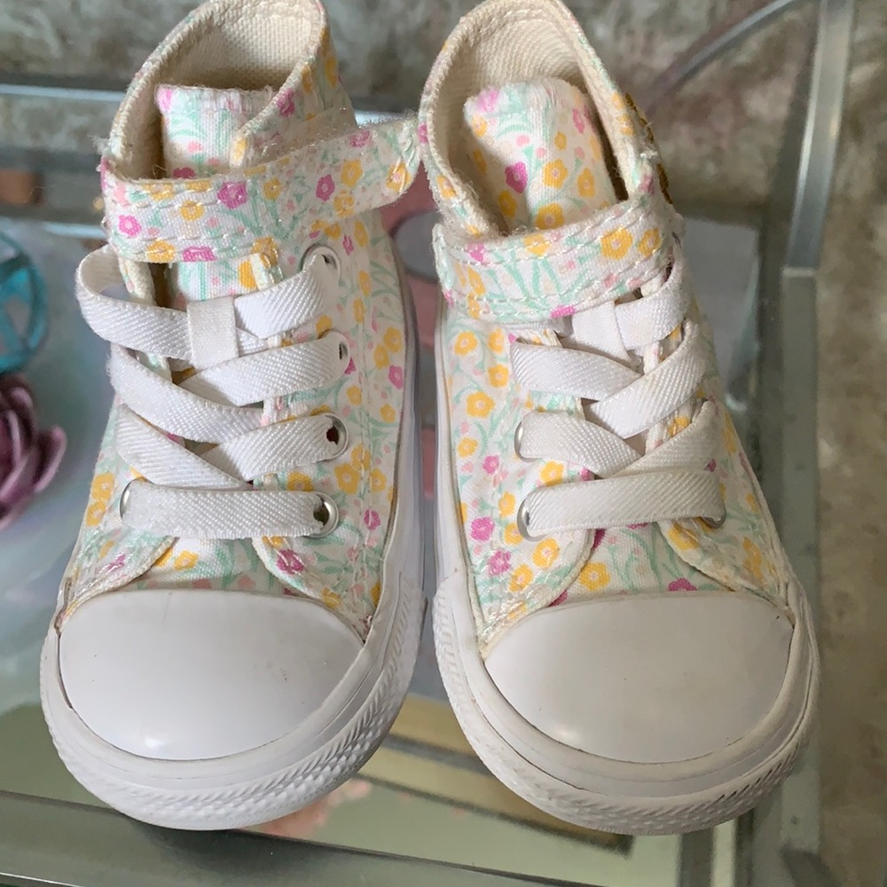Converse baby flower